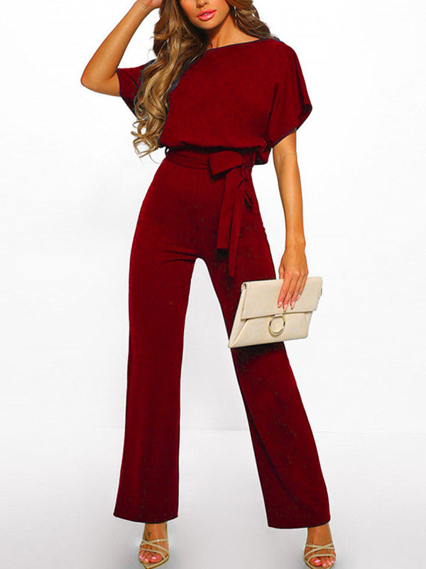 Detailaufnahme des Stoffes eines eleganten Damen Overalls mit Rüschengürtel in Marine.
