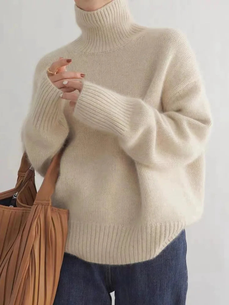 Eleganter Damen Rollkragenpullover aus weichem Strick, perfekt für stilvolle Winteroutfits und wohlige Wärme.