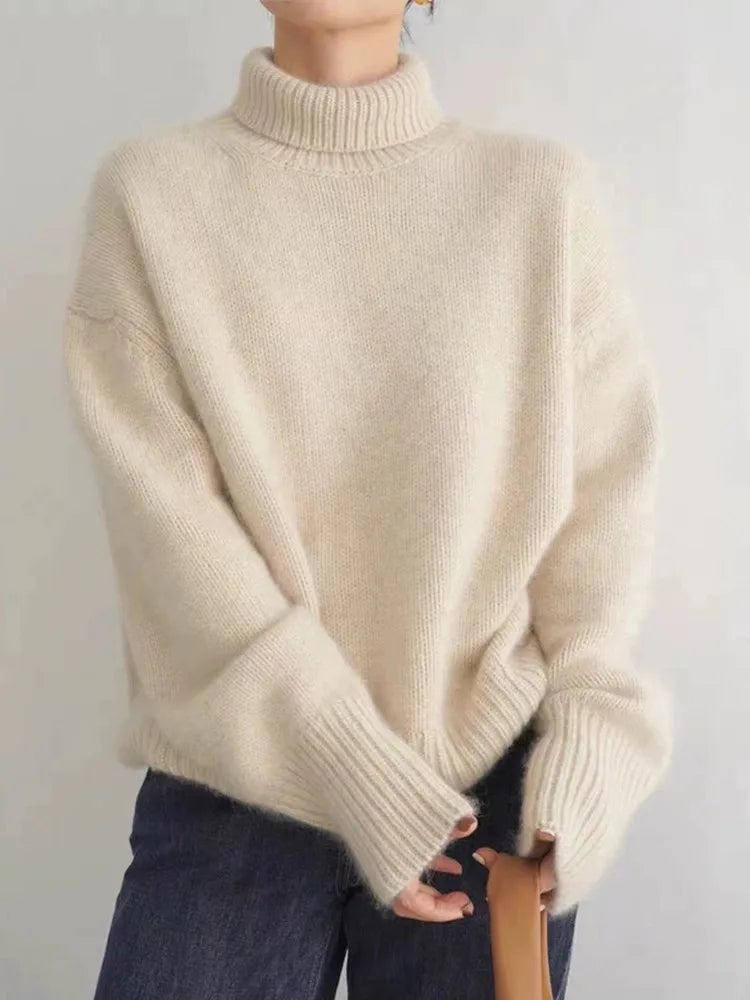 Gemütlicher Damen Strickpullover mit Rollkragen, ideal für kalte Wintertage und bequeme Alltagskleidung.