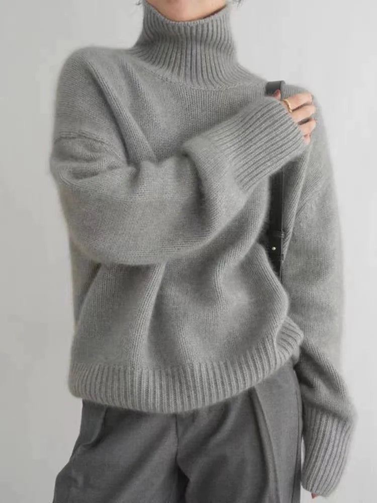 Stilvoller Damen Winterpullover mit hohem Rollkragen, Feinstrick für Eleganz und Wärme. Ein Mode-Must-have.