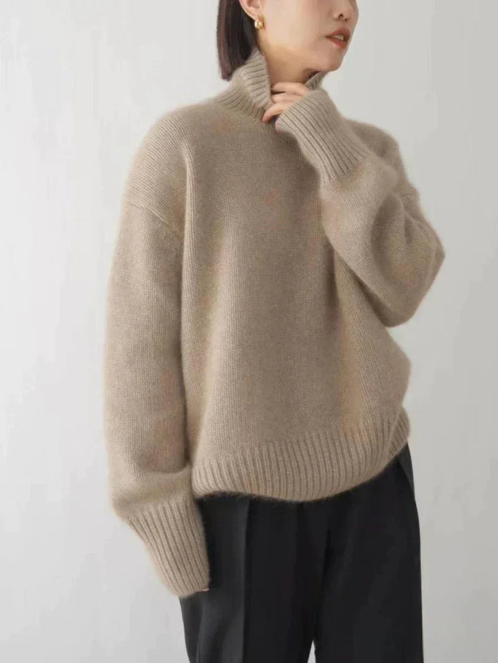 Warmer Damen Langarm-Pullover mit Rollkragen in Beige, feine Strickoptik für Komfort und winterliche Eleganz.