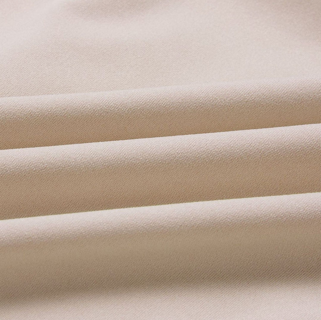 Modischer Damen Saphir Overall mit lockerem Schnitt in Beige, vereint zeitlosen Stil und hohen Tragekomfort.
