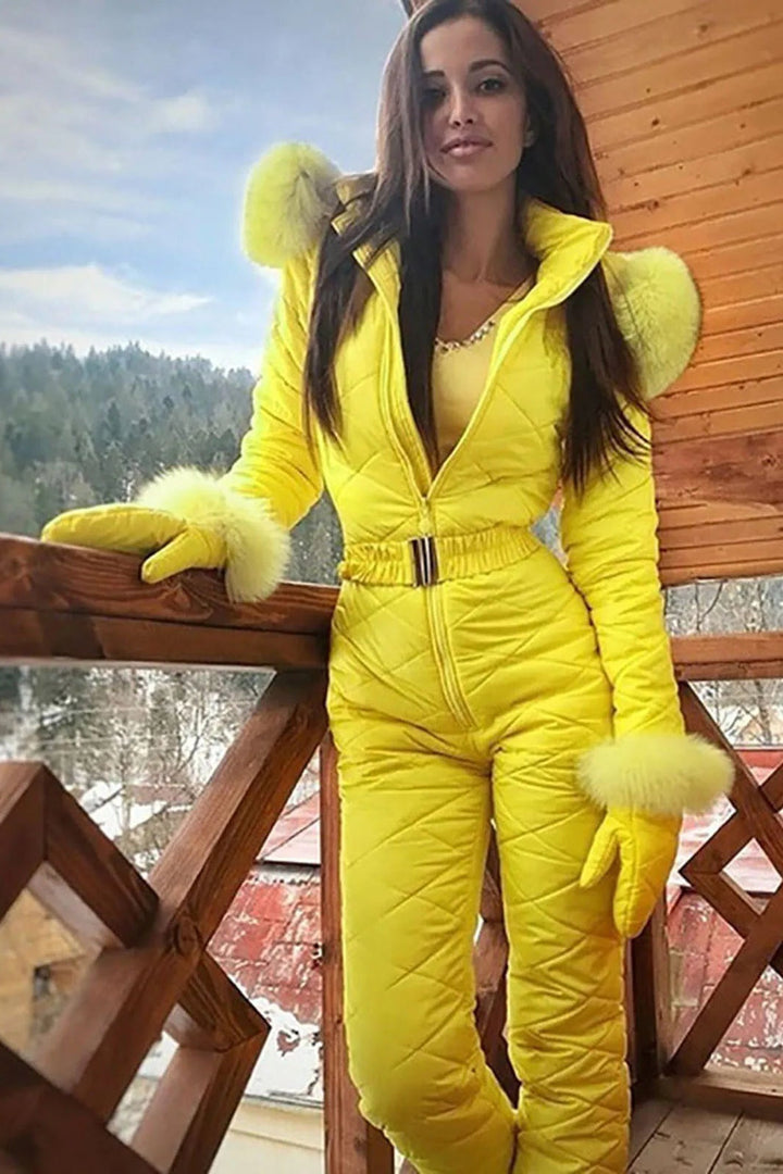 Vielseitiger Damen Einteiler "Alice" für den Winter, elegant, warm und bequem als Reiseoutfit oder Freizeitanzug.
