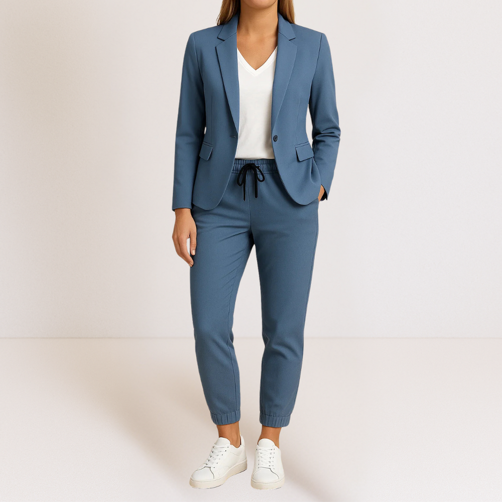 Damen Zweiteiler mit bequemem Jogger & elegantem Blazer, ideal für vielseitige Business Casual Looks.