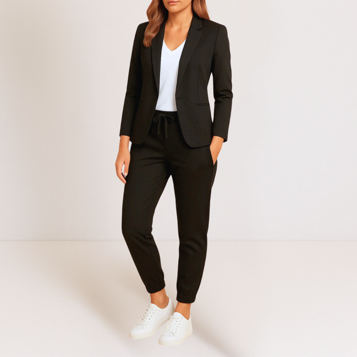 Modischer Damen Zweiteiler: Blazer & Jogger Set für entspannte Freizeit oder schicke Business-Anlässe.