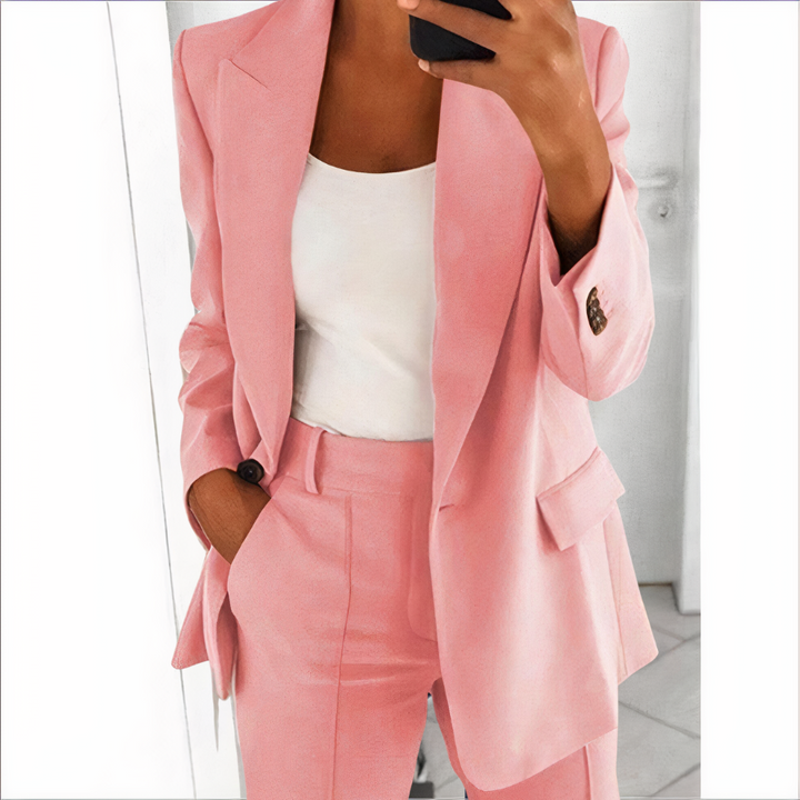 Eleganter Damenanzug mit Blazer & Hose. Perfekt für Business, Bürooutfits & formelle Anlässe. Ganzjahresmode.