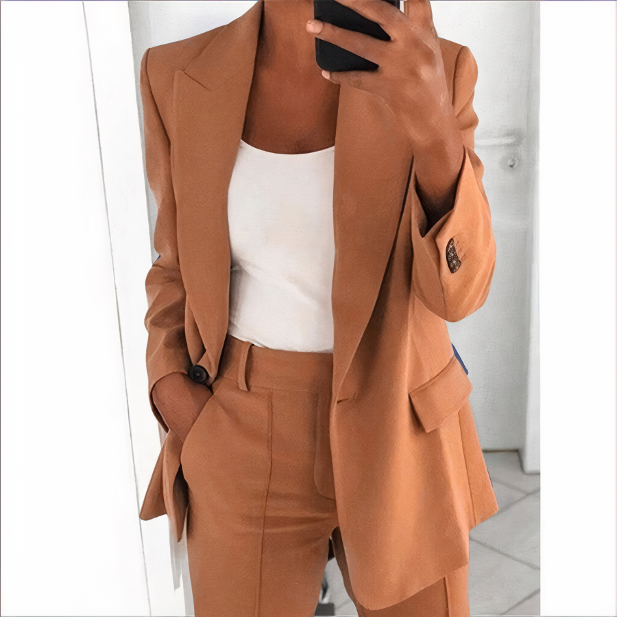 Damen Blazer- & Hosen-Set. Vielseitige Ganzjahresmode für elegante Freizeit & smarte Alltags-Looks. Damenmode.