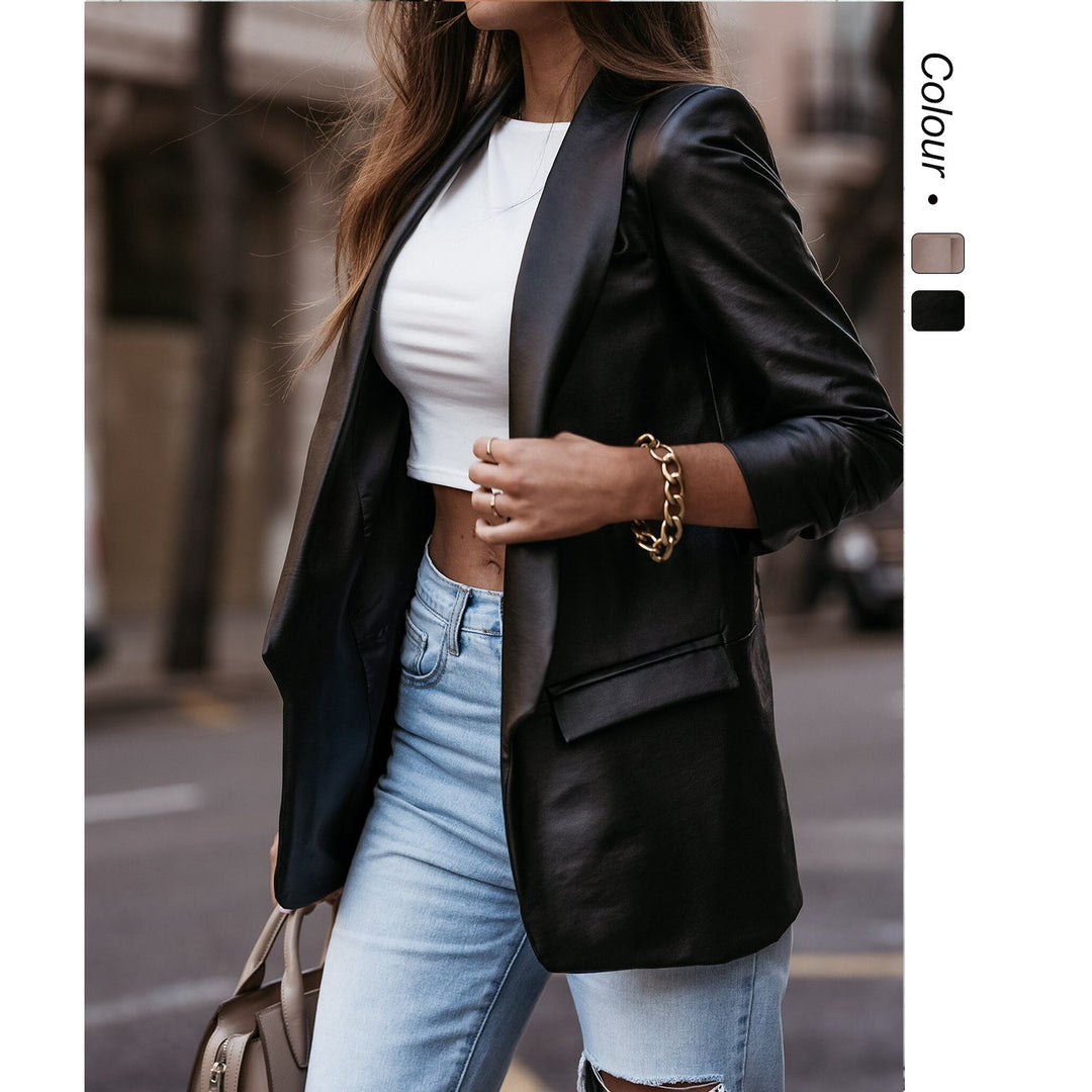 Eleganter Damenblazer, modern geschnitten, in Schwarz. Tailliert, vielseitig für Büro & Freizeit. Stilvolle Damenmode.