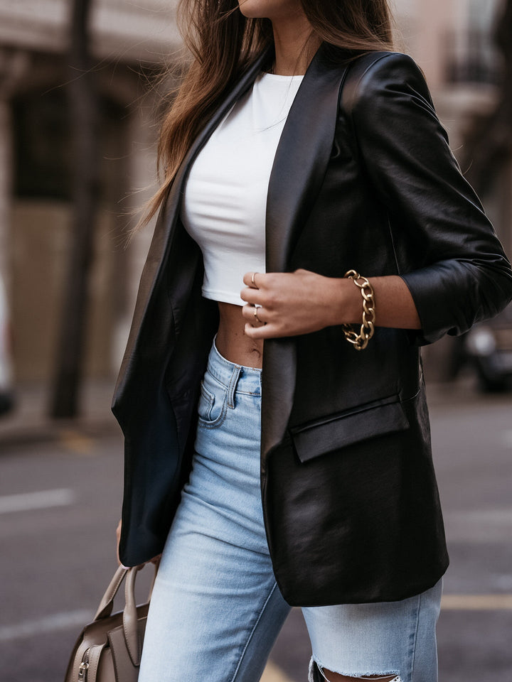 Vielseitiger Damenblazer in klassischem Schwarz. Eleganter, moderner Schnitt ideal für Büro, Feierlichkeiten oder Freizeit.