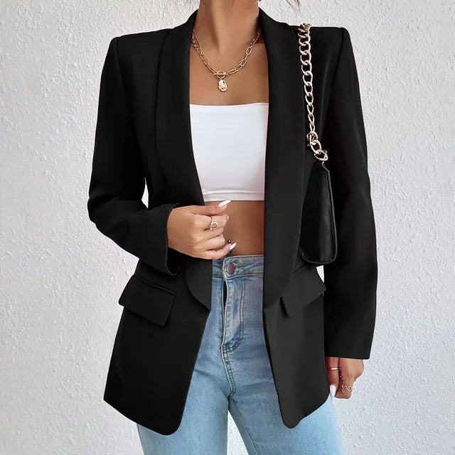 Stilvoller Businessblazer für Frauen, tailliert geschnitten, ideal für formelle Anlässe.