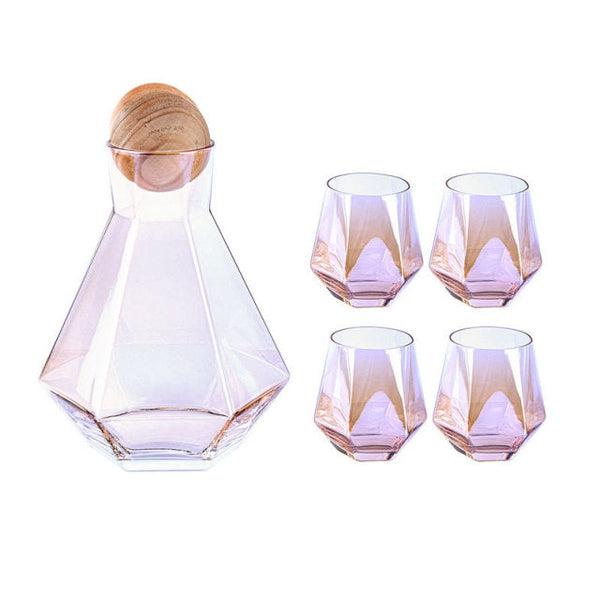 Tischdekoration: Luxus Diamant Glas-Set mit Karaffe, Trinkgläsern und Serviertablett.