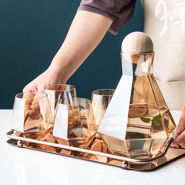 Handgefertigtes Glas-Set, ideal als Geschenkidee: Krug, Trinkgläser & Serviertablett.