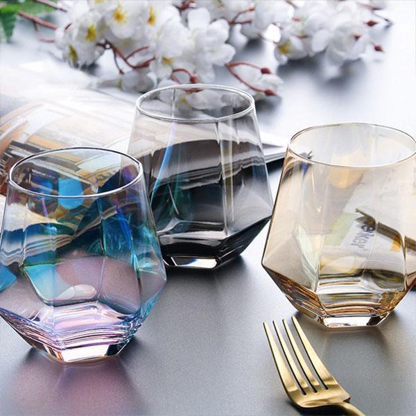 Stilvolles Wasser-Krug-Set mit sechs Kristallgläsern und passendem Serviertablett für jeden Anlass.