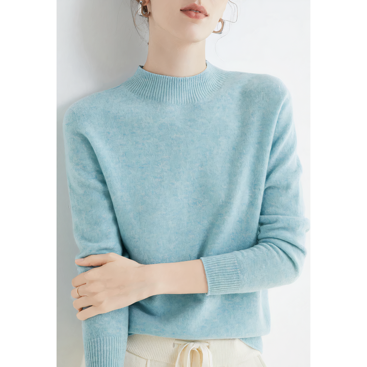 Weicher Strickpullover für Damen. Warmer, gemütlicher Herbst-Winter-Pullover mit halshohem Kragen.