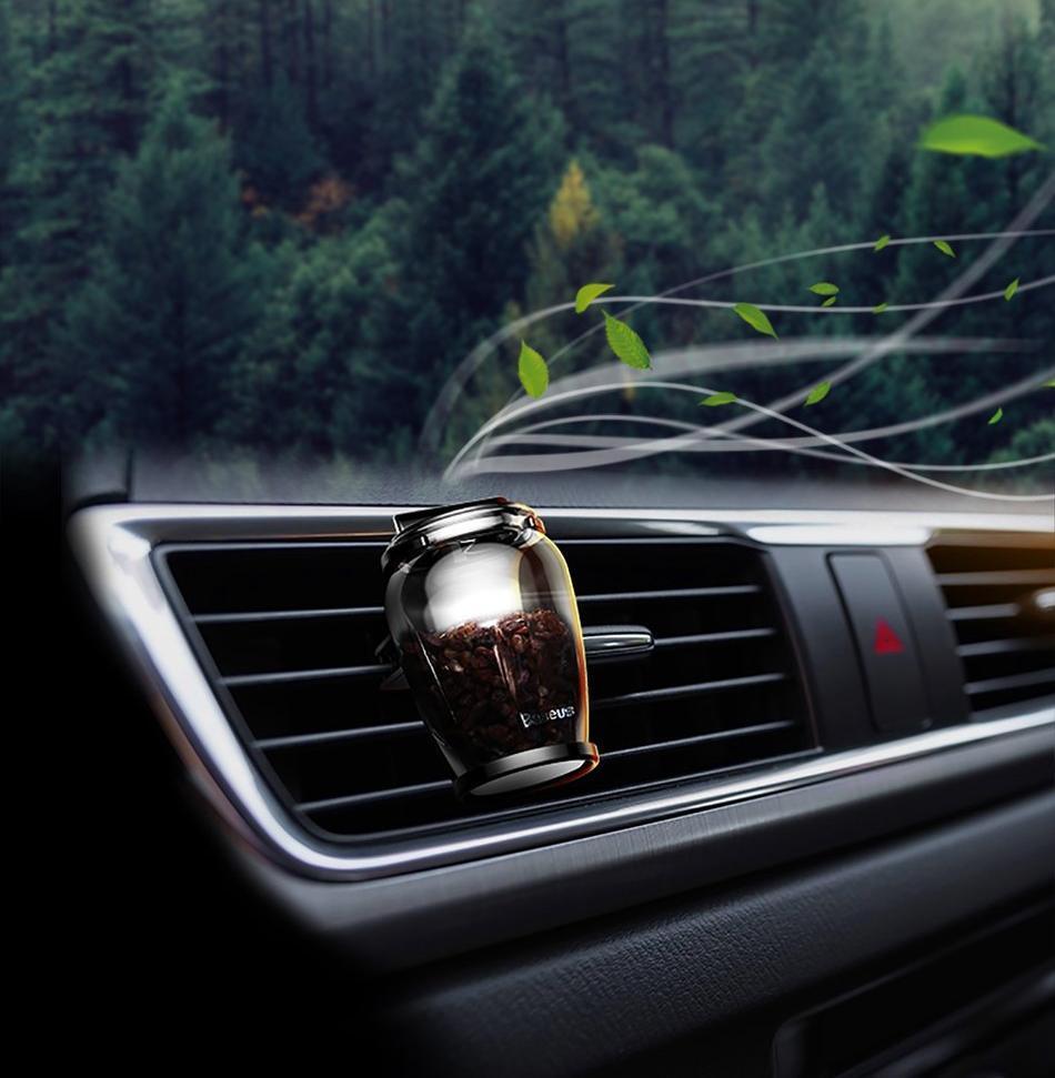 Eleganter Glas Auto-Lufterfrischer mit silbernem Clip für stilvolle Innenraum-Frische. Langanhaltender Duftspender.