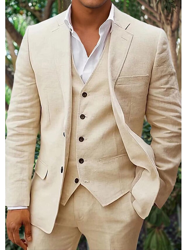 Moderner Herren Blazer, Teil des Dreiteiler Anzugs, ideal für Business Meetings und Hochzeiten.