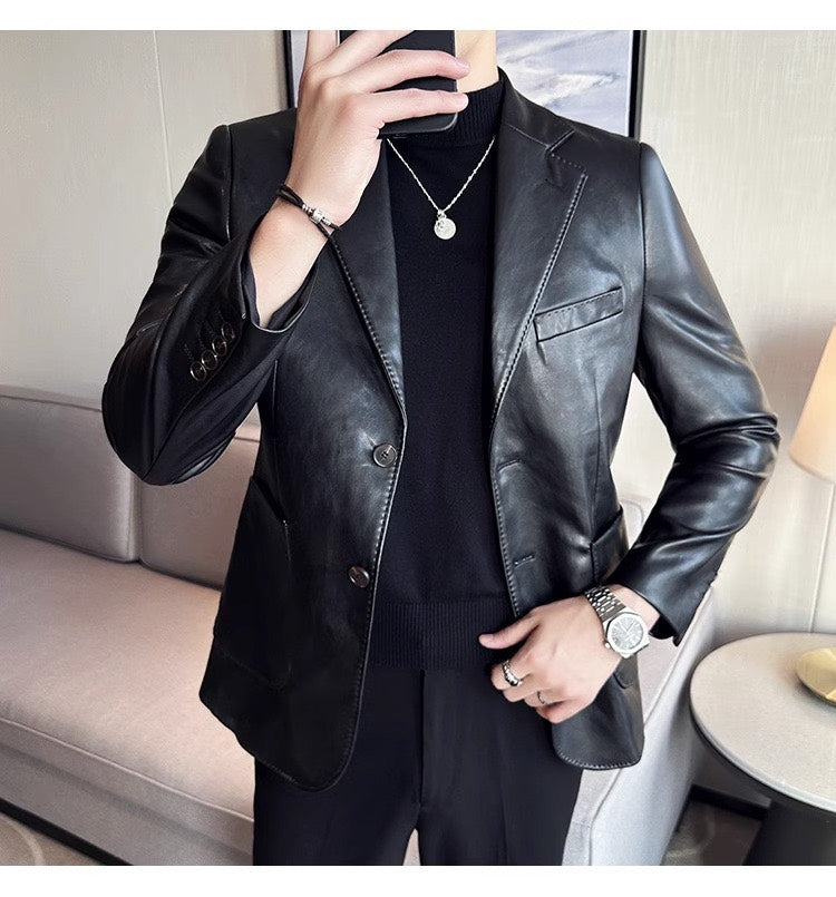 Klassischer Herren Lederblazer, ideal für elegante Business-Looks und stilvolle Freizeitmode. Oberbekleidung.
