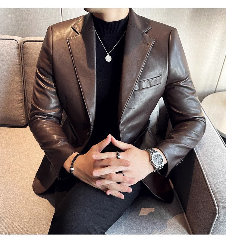 Moderner Herren Lederblazer für einen stilvollen Auftritt. Passt zu Business und Freizeit. Smarte Herrenjacke.
