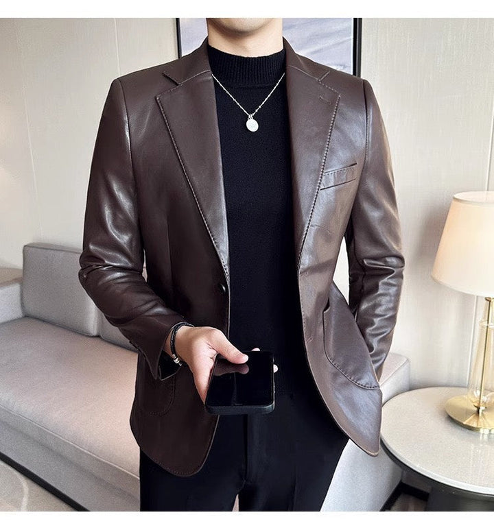 Herren Lederblazer in zeitlosem Design. Perfekt als Business Blazer oder für einen eleganten Freizeit-Look.