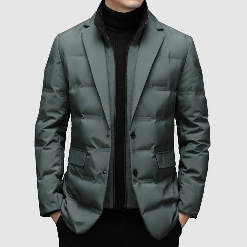 Warmer Herren Winterparka in Grau. Stilvolle, moderne Outdoor-Jacke, perfekt für kalte Tage und Herrenmode.
