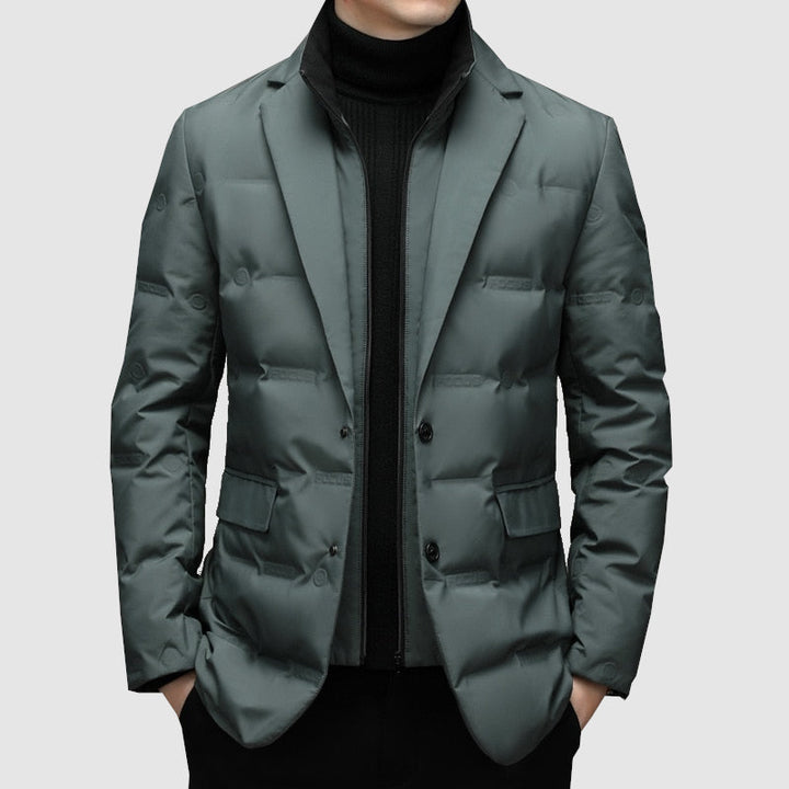 Warmer Herren Winterparka in Grau. Stilvolle, moderne Outdoor-Jacke, perfekt für kalte Tage und Herrenmode.
