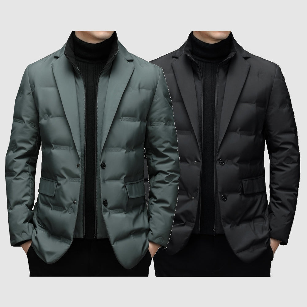 Nahaufnahme eines stilvollen schwarzen Herren Parkas. Eleganter Wintermantel für Männer, modernes Design.