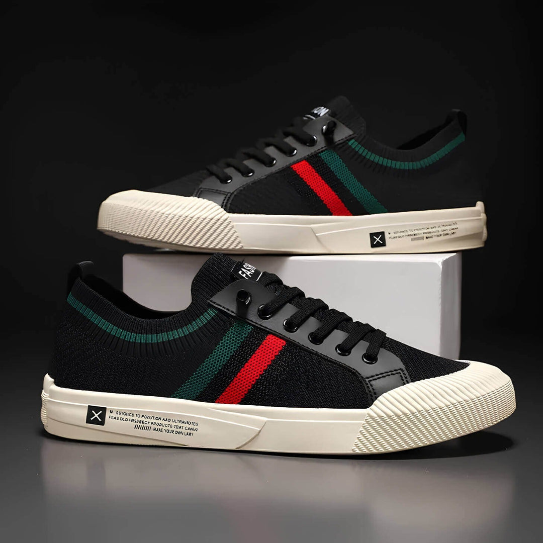Nahaufnahme des eleganten Herren Premium Sneakers. Zeigt feine Details & hochwertige Schnürung für modernen Look.
