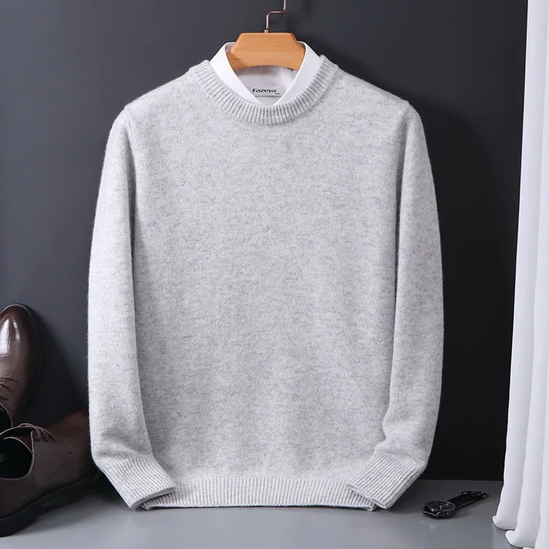 Hochwertiger Herren Pullover mit feiner Strickstruktur. Perfekt für Wintermode & elegantes Bürooutfit.