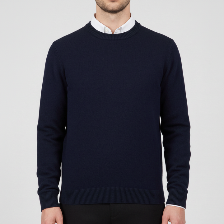 Zeitloser Herren Rundhals-Pullover "Charles" in Studioaufnahme, Must-have für Ihre Garderobe.