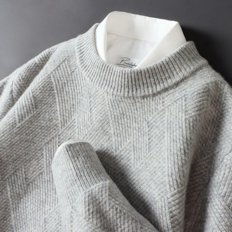 Hochwertiger Herren Strickpullover in Grau. Bequem & warm, ideal für Herbst & Winter. Perfekter Alltags-Look.