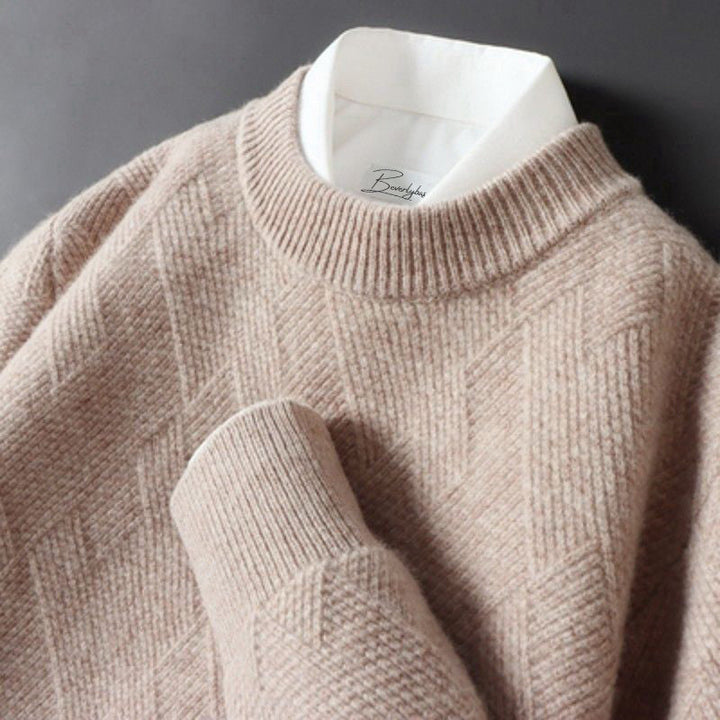 Klassischer Herren Pullover mit Rundhals in Schwarz. Zeitloses Design für stilvolle Männer. Geeignet für Büro & Freizeit.