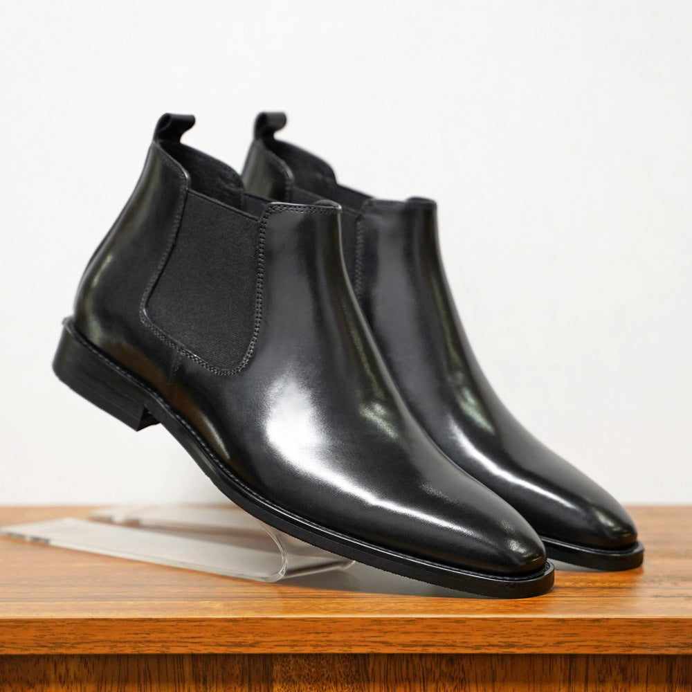 Klassischer Herren Knöchelstiefel Domenik, eleganter Schlupfstiefel für Business oder Freizeit, kombiniert mit Hose.
