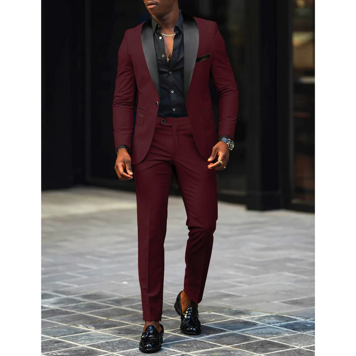 Mann trägt modernen Slim Fit Herrenanzug, Zweiteiler, mit elegantem Satin Schalkragen. Ideal für Hochzeiten.