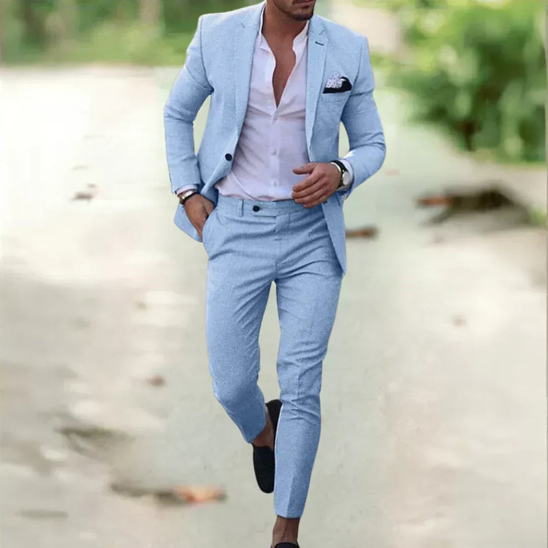 Moderner Herren Slim Fit Sommeranzug, 2-teilig, der die Figur betont. Stylisch & bequem für Business & Hochzeit.