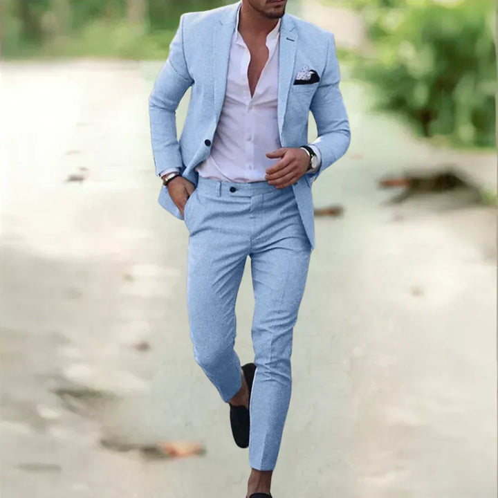 Moderner Herren Slim Fit Sommeranzug, 2-teilig, der die Figur betont. Stylisch & bequem für Business & Hochzeit.