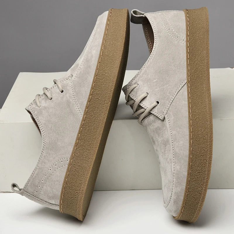 Klassische Herrenschuhe: Bequeme Sneaker, ideal für einen modernen und eleganten Look.