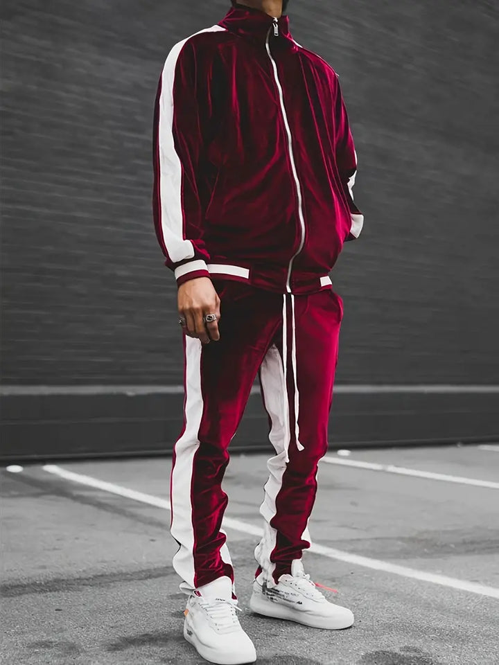 Eleganter Herren Trainingsanzug, komfortabel & stilvoll, mit praktischem Reißverschluss. Perfekt für Sport & Mode.