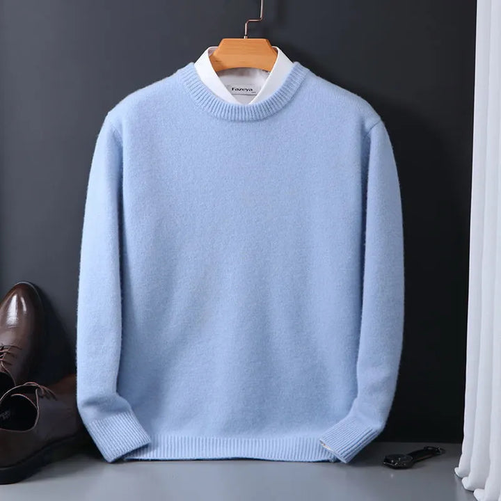 Hochwertiger Herrenpullover für den Winter. Komfortable Herrenmode, perfekt für einen stilvollen Casual-Look.
