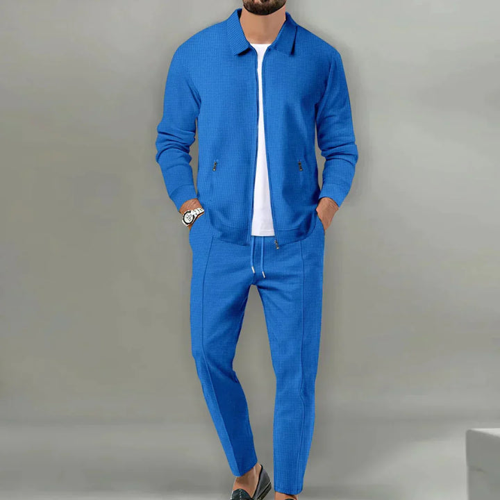 Eleganter Herren Zweiteiler Anzug mit klassischem Blazer und Hose für Business oder Smart Casual Anlässe.