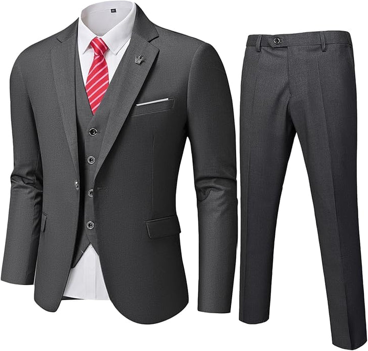 Ganzkörperansicht: Mann im eleganten Herrenanzug Zweiteiler. Perfektes formelles Outfit.