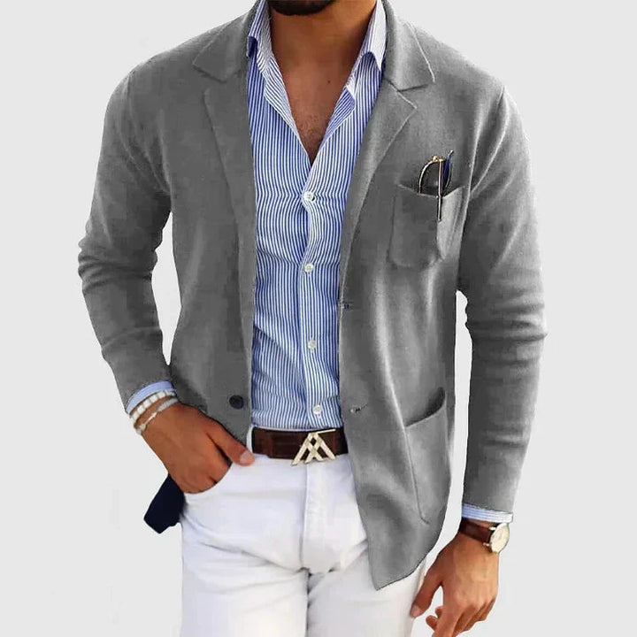 Vielseitiger Herrenblazer: elegantes Sakko für Business, Smart Casual oder Freizeit, mit markantem Reverskragen.