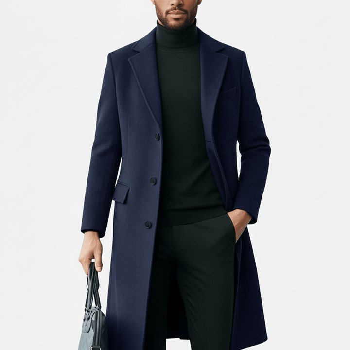 Eleganter Herrenmantel mit Knopfleiste für stilvolle Auftritte. Klassischer langer Schnitt.