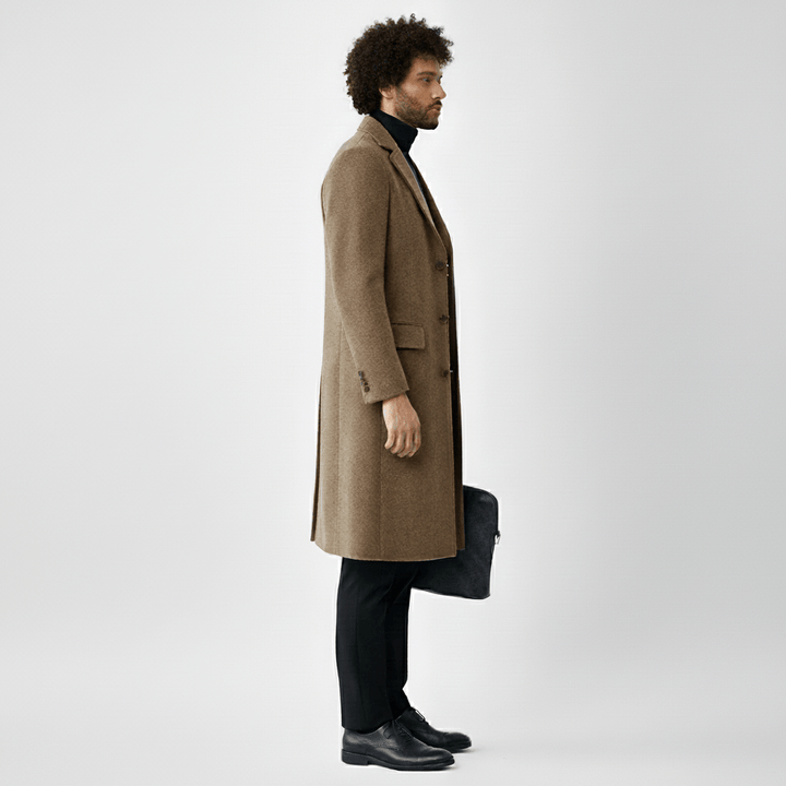 Langer Herrenmantel im klassischen Schnitt. Perfekter Winter- & Übergangsmantel mit Eleganz.
