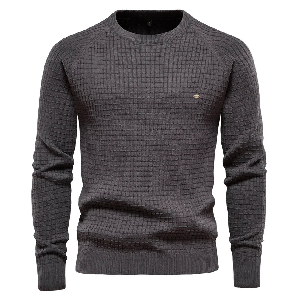 Moderner Eleganter Herren Fashion-Pullover. Bequemer Crewneck aus Strick, unverzichtbar für die Herbstmode 2025.