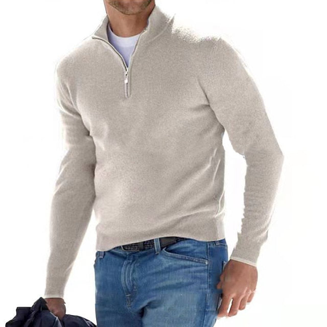 Eleganter Herrenpullover, V-Ausschnitt mit Reißverschluss. Moderner Strickpullover für stilvolle Winter-Freizeitmode.