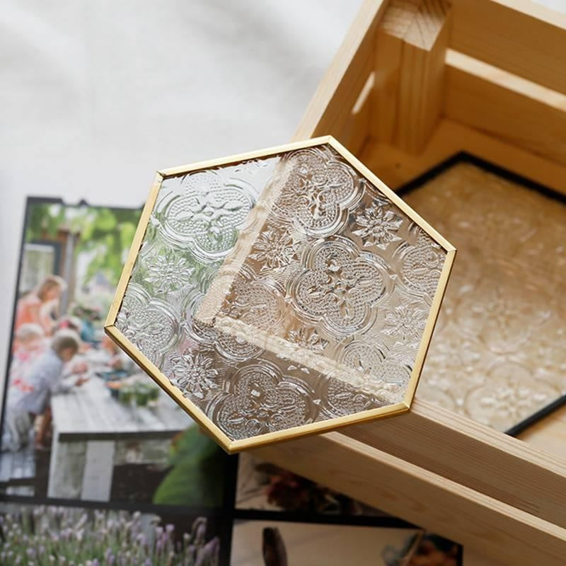 Stilvoller Kristall-Untersetzer, perfekt als Wohnaccessoire oder Geschenk für Designliebhaber.