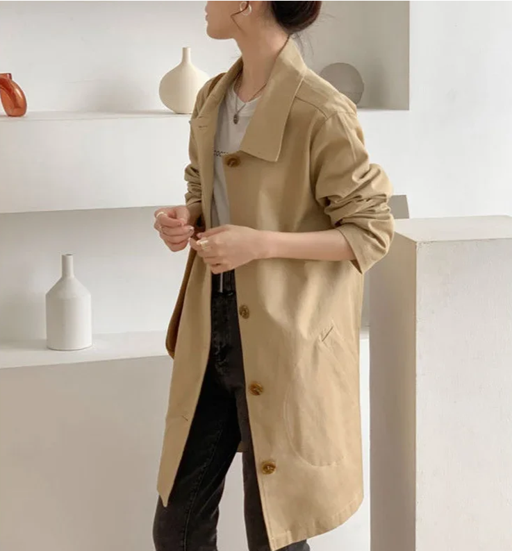 Warmer & stilvoller Damen-Wintermantel in Creme, vielseitig kombinierbar.