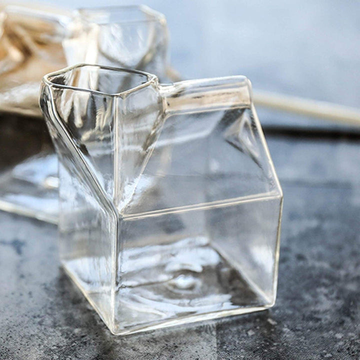 Einzigartiger Latte Glasbecher, ideal für gemütliche Kaffeepausen, Küchentisch & Barista.