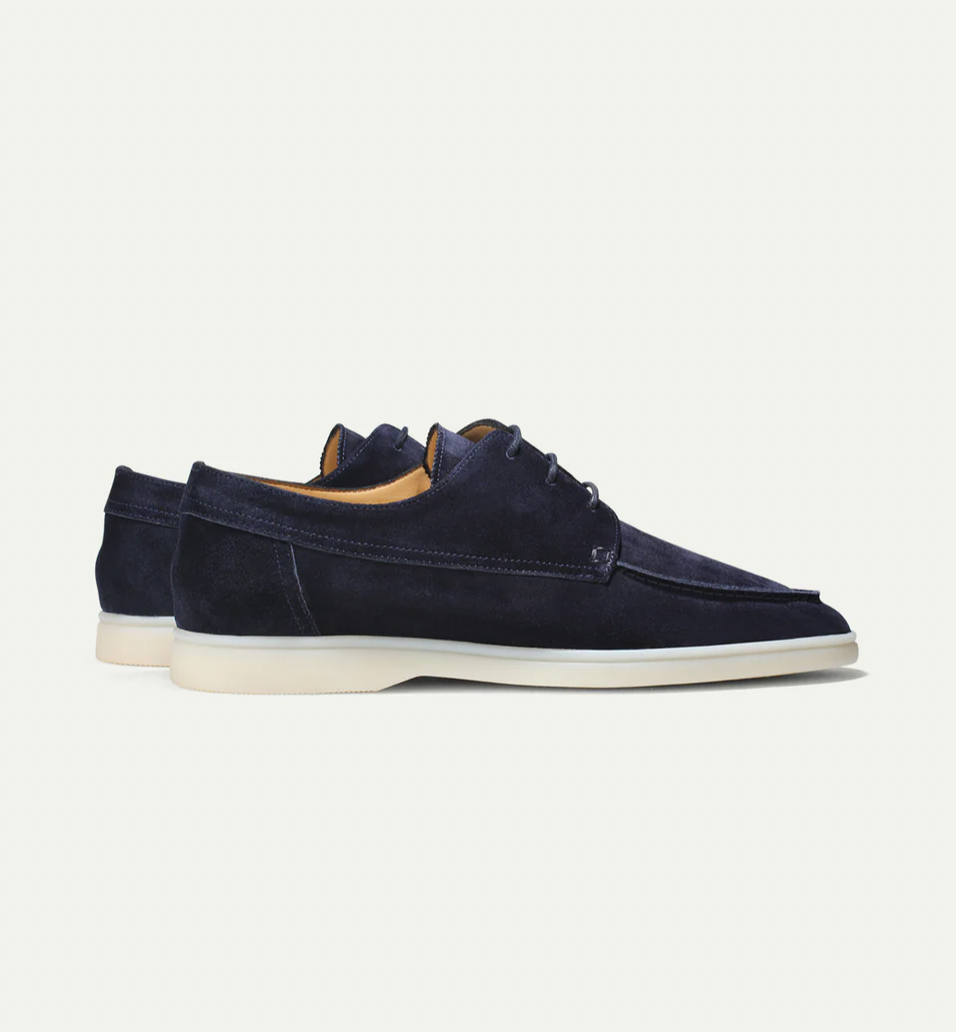 Klassische marineblaue Herren Slipper, stilvolle Loafer für elegante Anlässe und bequemen Tragekomfort.