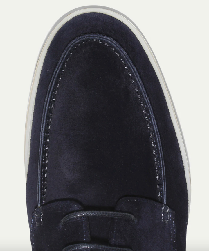 Hochwertige hellbeige Herren Loafer mit Detailakzenten. Elegante Komfortschuhe, perfekt für jeden Anlass.